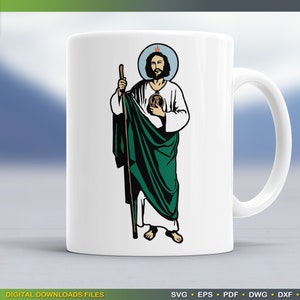 Puede incluir: Una taza de cer&aacute;mica blanca con una ilustraci&oacute;n colorida de San Patricio sosteniendo un bast&oacute;n y un coraz&oacute;n. La ilustraci&oacute;n es de estilo de dibujos animados.