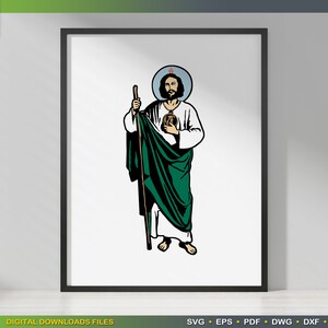 Puede incluir: Una ilustraci&oacute;n digital de San Judas Tadeo, un santo cat&oacute;lico, representado con una t&uacute;nica blanca y una capa verde, sosteniendo un bast&oacute;n y un coraz&oacute;n. Est&aacute; de pie sobre un fondo blanco.