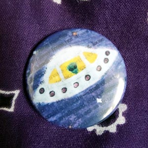 UFO Pin - Alien in Flying Saucer Button - 1.25&quot; Round Pinback Badge