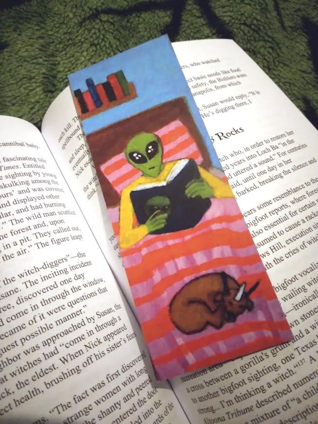 Cute Alien Bookmark - Reading in Pajamas - Cozy Sci-fi Vibes - Art for ...