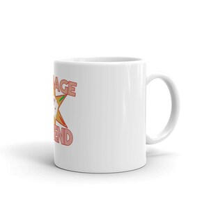 Pode incluir: Caneca de cer&acirc;mica branca com uma estrela rosa e o texto "Savage AF" em rosa.