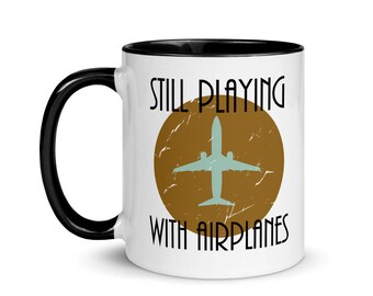 Caneca Piloto de Avião: Ainda Brincando com Aviões, Pinte por Dentro