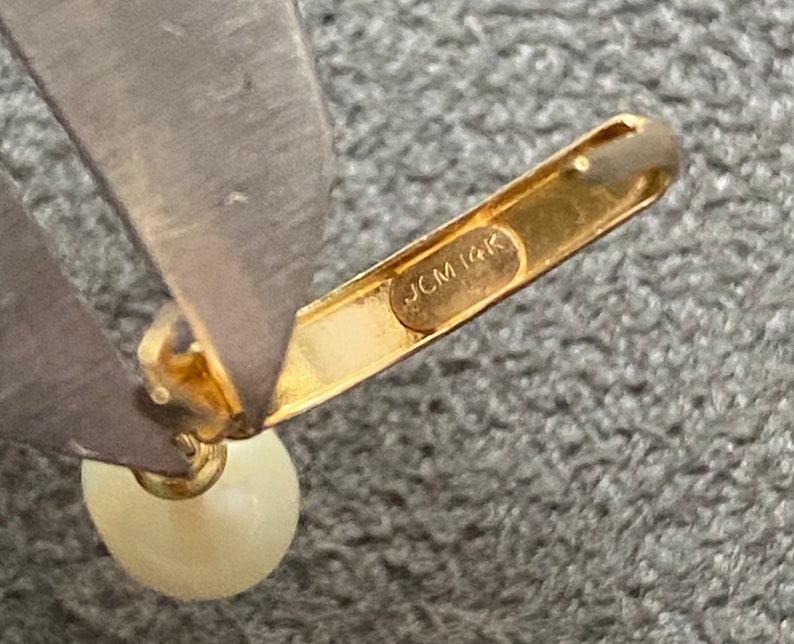 14k Yellow Gold 7mm Pearl Latch Back Earrings