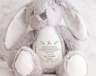 Puede incluir: Un peluche de conejo gris con orejas largas y vientre blanco. El conejo tiene un mensaje impreso que dice "Theo, prometo amarte siempre... Con mucho amor, Tu madrina, Auntie Emma 14.05.2026."