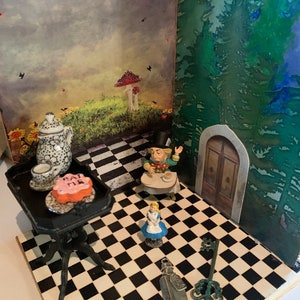Alice's Room - Etsy