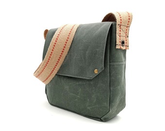 Dodo's Messenger waxed canvas crossbody shoulder bag - Laptop Bag, daily Bag, Work Bag, School Bag, waterproof bag, waxed vintage bike bag