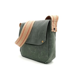 Dodo's Messenger waxed canvas crossbody shoulder bag - Laptop Bag, daily Bag, Work Bag, School Bag, waterproof bag, waxed vintage bike bag