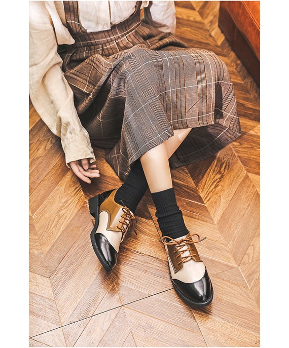 Customizable Women Shiny Leather Shoes, Leather Closed Shoes