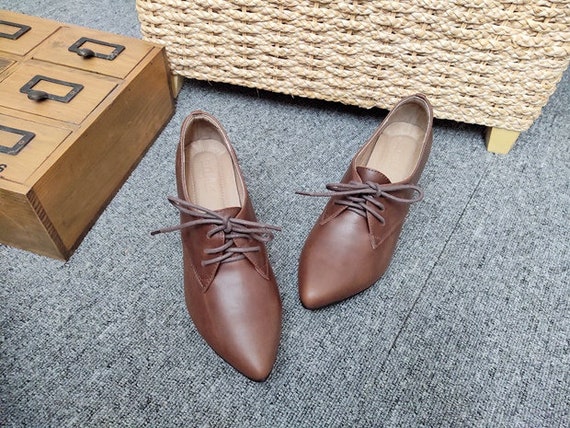 Elegant Shoelace Choker Brown