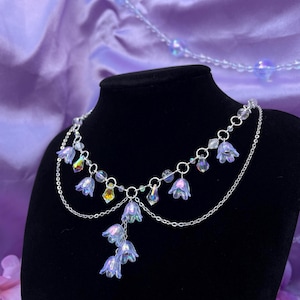 zaczarowany naszyjnik z kwiatów