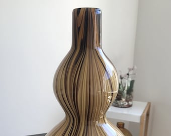 Jarrón vintage de vidrio ámbar "Celine" con forma de calabaza doble de Z Gallerie