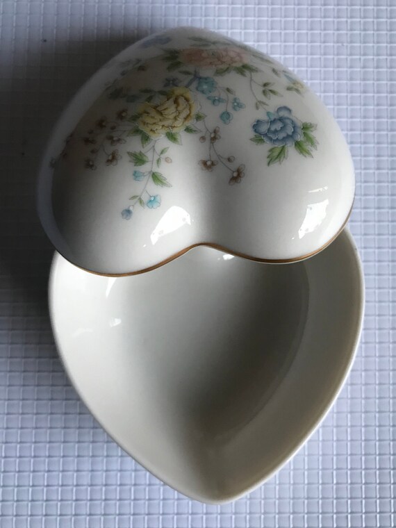 Vintage GORHAM® Heart Shape Porcelain Trinket Box… - image 5