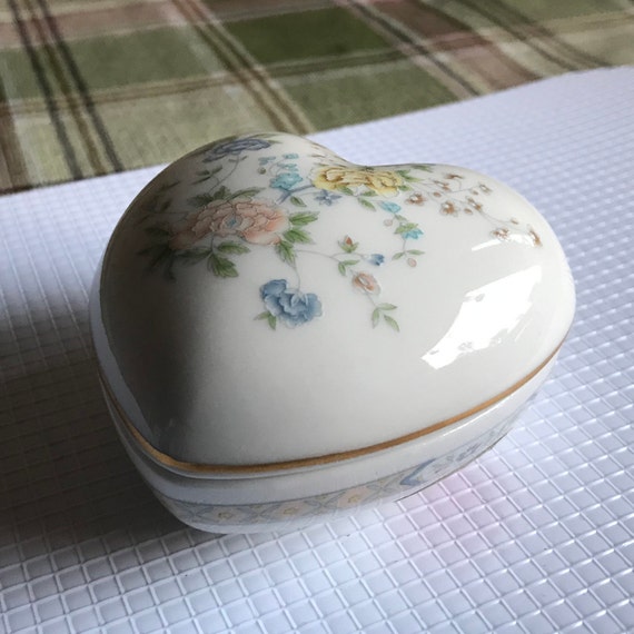 Vintage GORHAM® Heart Shape Porcelain Trinket Box… - image 2