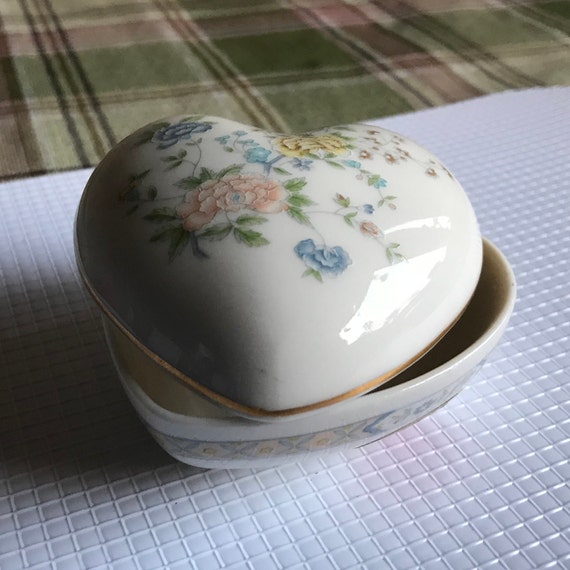 Vintage GORHAM® Heart Shape Porcelain Trinket Box… - image 3