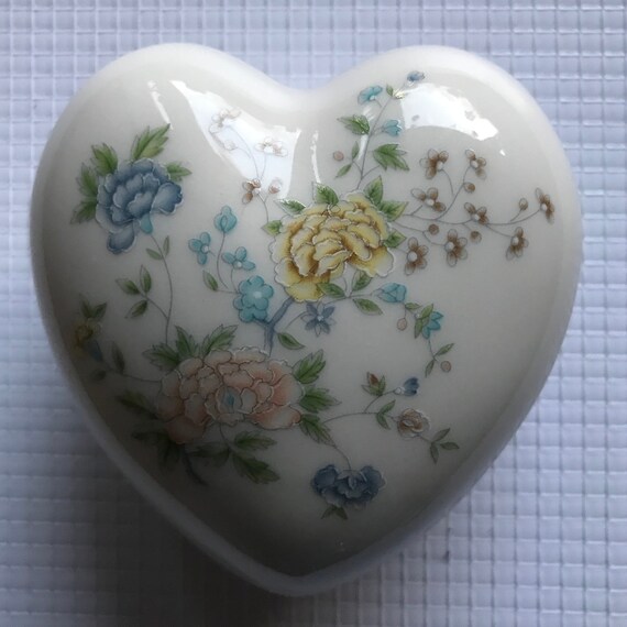 Vintage GORHAM® Heart Shape Porcelain Trinket Box… - image 4