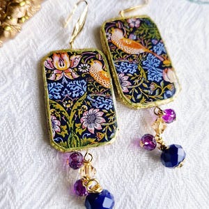 Orecchini pendenti  con dipinto William Morris, orecchini floreali, orecchini d'arte, Orecchini carta da parati, Orecchini cottagecore