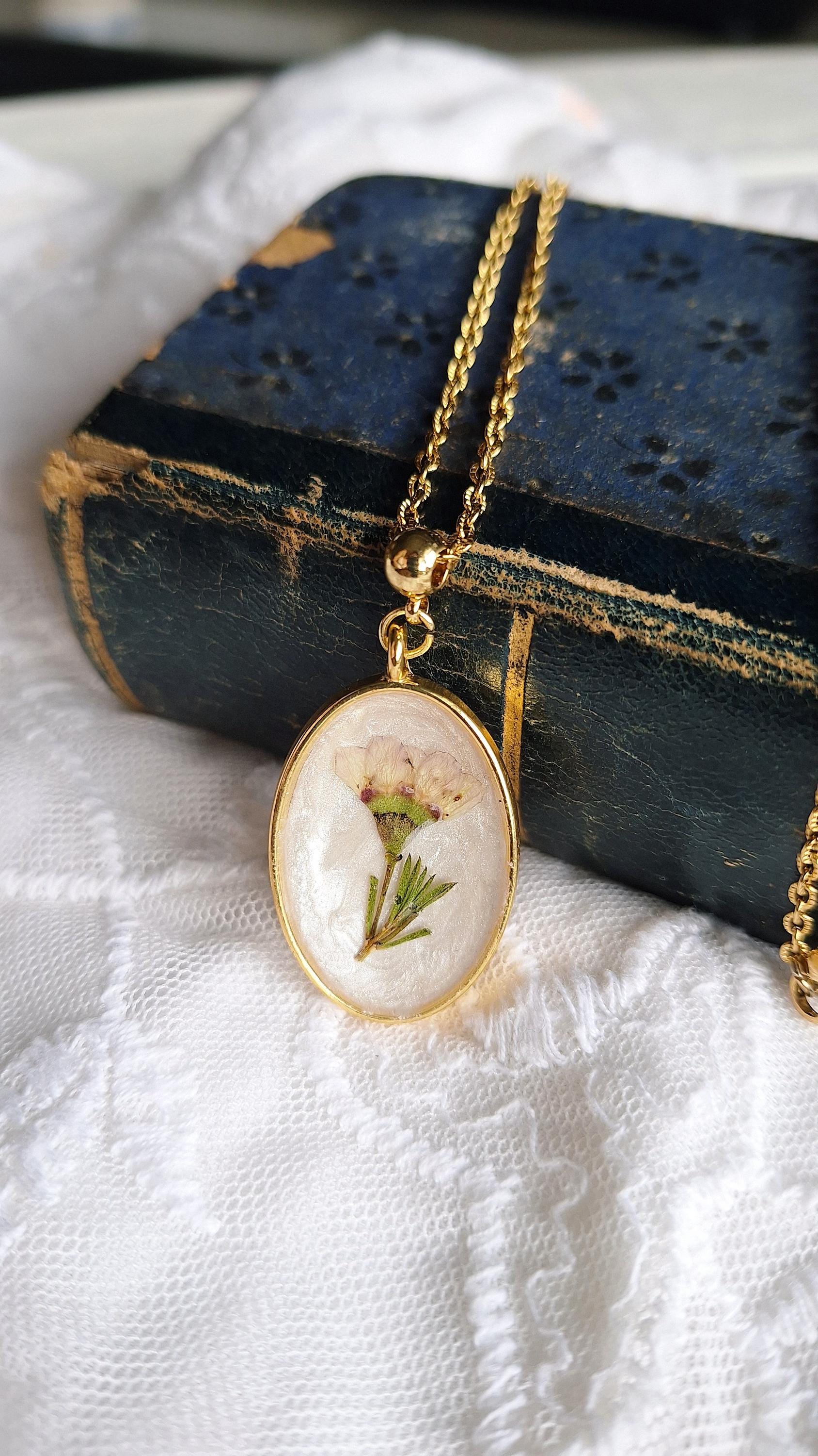 Oval Gold Pendant Necklace with Real Pressed White Flower. Dried Real Flower Botanical Pendant. Flower Resin Jewelry