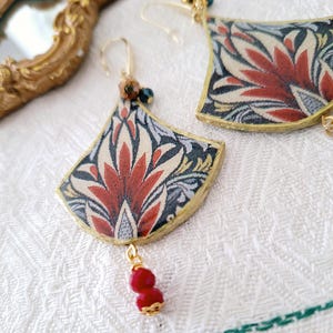 Orecchini pendenti  con dipinto William Morris, orecchini floreali, orecchini d'arte, Orecchini carta da parati, Orecchini cottagecore