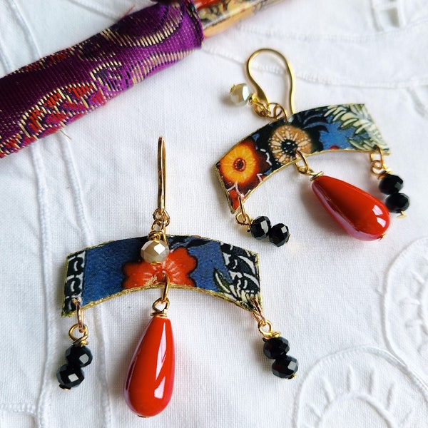 Boucles d'oreilles japonaises, boucles d'oreilles design oriental, boucles d'oreilles pendantes, boucles d'oreilles de couleur rouge et bleu