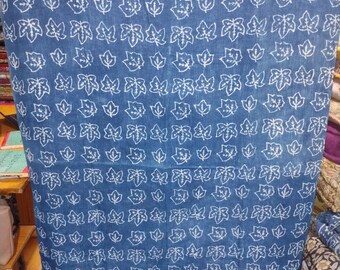 Mooie indigo natuurlijke kleurstof katoenen spreien Spreien en plaids Blokgedrukte deken Dekens Zachte indigoblauwe sofa Spatlappen