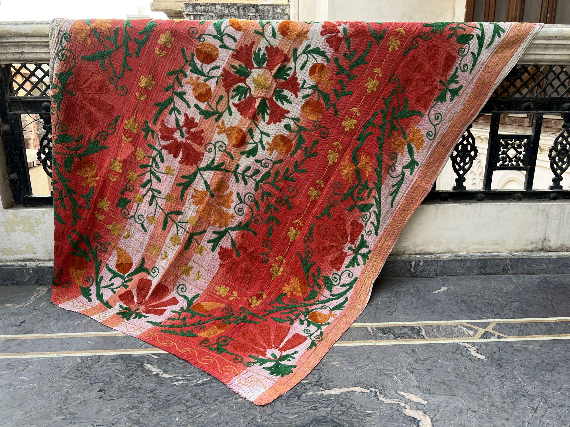 スザニ刺繍カンタキルト スザニ刺繍 ヴィンテージ インド 手仕事