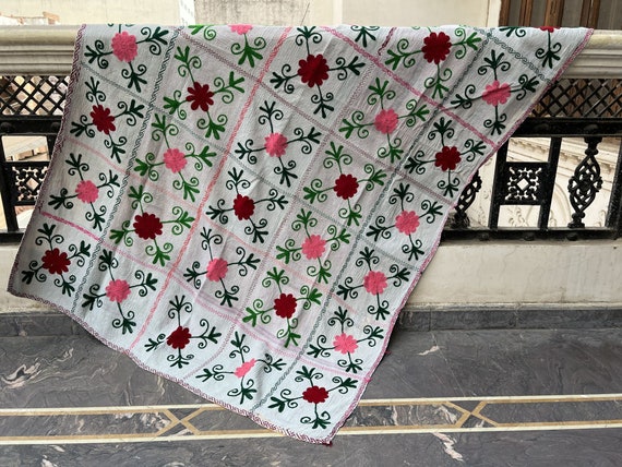 Vintage Sari Patchwork Kantha Quilt: Bohemian Suzani Bedding