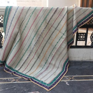 Edredón Kantha Vintage: Funda de cama hecha a mano con sari reciclado - Tamaño Twin