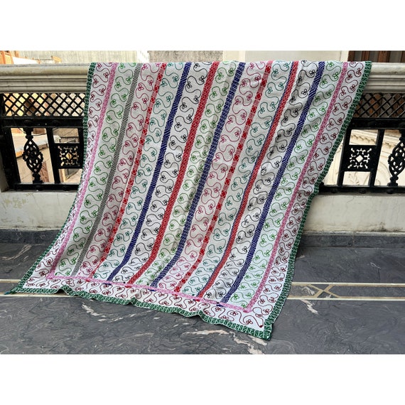 Discover an extraordinary Vintage Kantha Quilt – a rare, hand-stitched Indian masterpiece with intricate embroidery, an ideal gift
