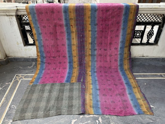 ヴィンテージのインド製カンタキルト：リサイクルサリーのパッチワーク