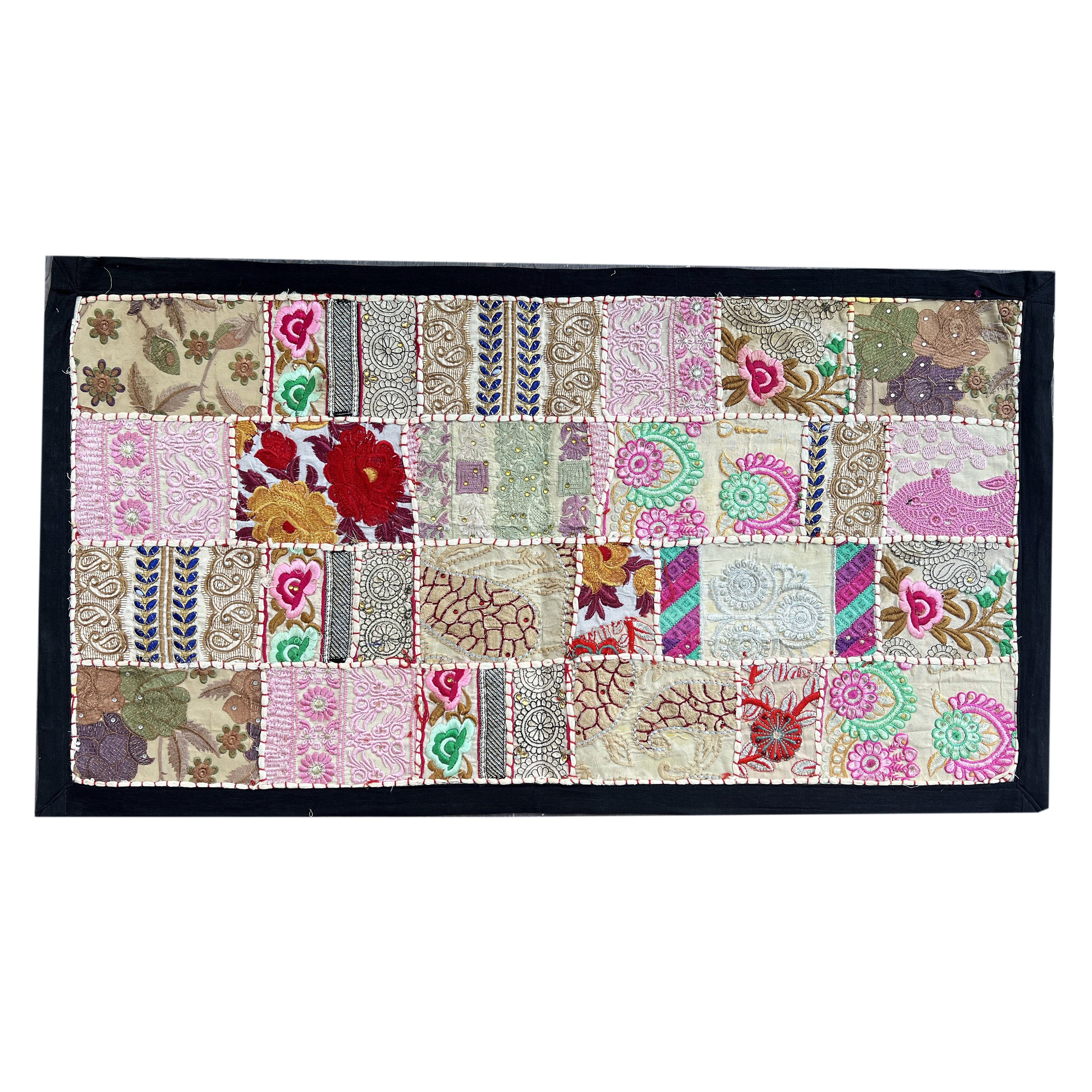 インド ハンドメイド タペストリー ハンドメイドのインドパッチワークタペストリー：ヴィンテージサリー