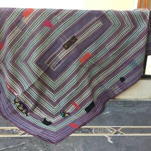 Vintage Kantha Wendedecke: Handgenähter Patchwork-Überwurf aus Baumwolle
