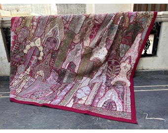 Roupa de cama vintage em patchwork de sari: tapeçaria de parede boho com miçangas