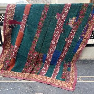 Handgenähter Kantha Quilt: Wendedecke im Boho Style mit handgenähter Sari Tagesdecke und Überwurf