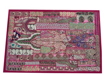 手作りのインドの壁掛けタペストリー：ヴィンテージサリーのパッチ