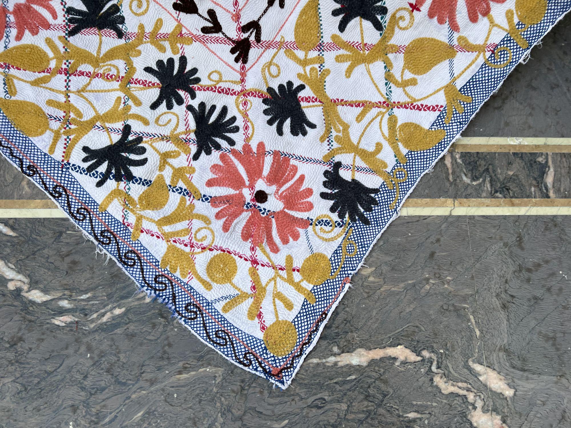ヴィンテージ スザニ カンタ キルト：手縫いのインド刺繍 - Etsy 日本