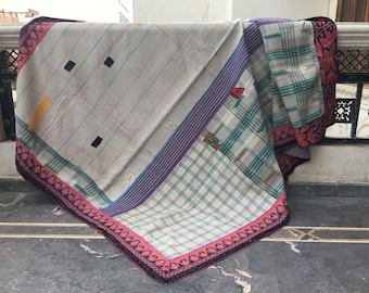 Colcha Kantha de algodão feita à mão: estilo boho com patchwork de sari vintage.