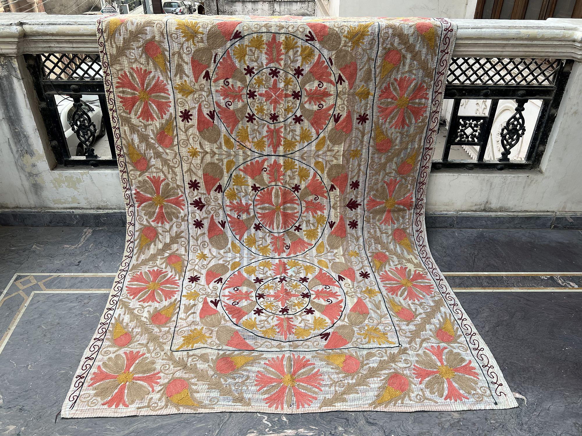 唯一無二のヴィンテージカンタキルト - 精巧な刺繍が施された手縫いの