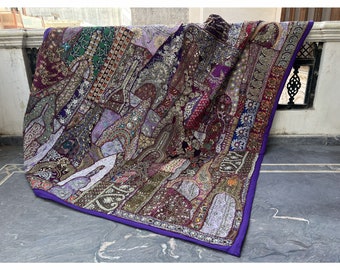 Roupa de cama vintage em patchwork de sari: tapeçaria de parede boho com miçangas