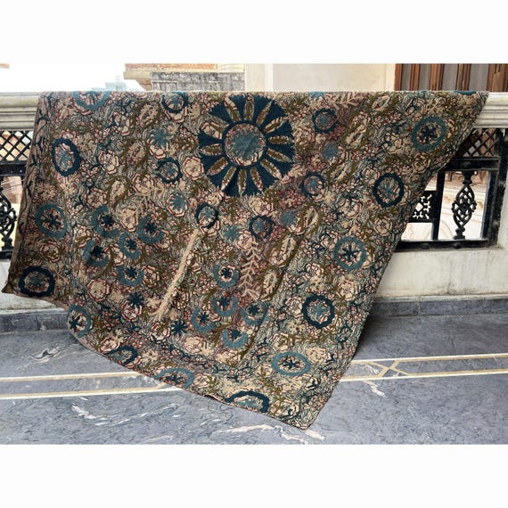Discover an extraordinary Vintage Kantha Quilt – a rare, hand-stitched Indian masterpiece with intricate embroidery, an ideal gift