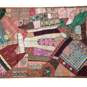 Vintage Sari Patchwork Wall Hanging: Bohemian Tapestry Art (150cm x 100cm)