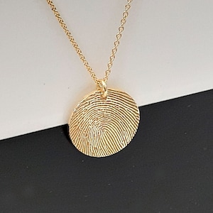 Collar de huellas dactilares personalizado en oro amarillo de 14 quilates, collar de oro con escritura a mano real, collar de huellas dactilares conmemorativo familiar de recuerdo, regalo de madre