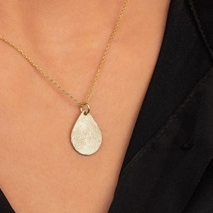 Collar con huella dactilar en forma de lágrima de oro real de 14 k, joyería con huella dactilar grabada, colgante conmemorativo, regalo para mamá, regalo de joyería con huella dactilar real