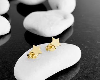 Kolczyki w kształcie gwiazdek ze złota 14k, minimalistyczna, ręcznie robiona biżuteria na płatek ucha