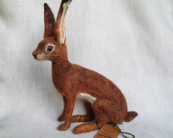 Realistic Brown Hare Needle Felted Sculpture - Handcrafted Wildlife Art - Gift for Animal Lovers