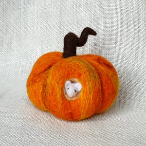 Tiny Mouse in Pumpkin Needle Felted Sculpture – Whimsical Autumn Decor