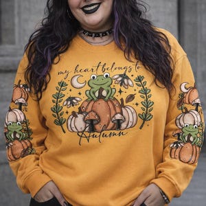 Heart Belongs To Autumn スウェットシャツ、サイズ 8-32、ウッドランドジャンパー、秋のセーター、パンプキン秋、ハロウィンプラスサイズ服、ゴスガールギフト