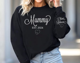 Custom Mummy Mom Mum Mama Sweatshirt with Kid Name on Sleeve, Personalised Mum Sweatshirt, Minimalist jumper Mother's Day Gifts for mums