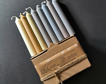 Quiet Neutrals - Juego de 8 velas cónicas cortas de cera natural