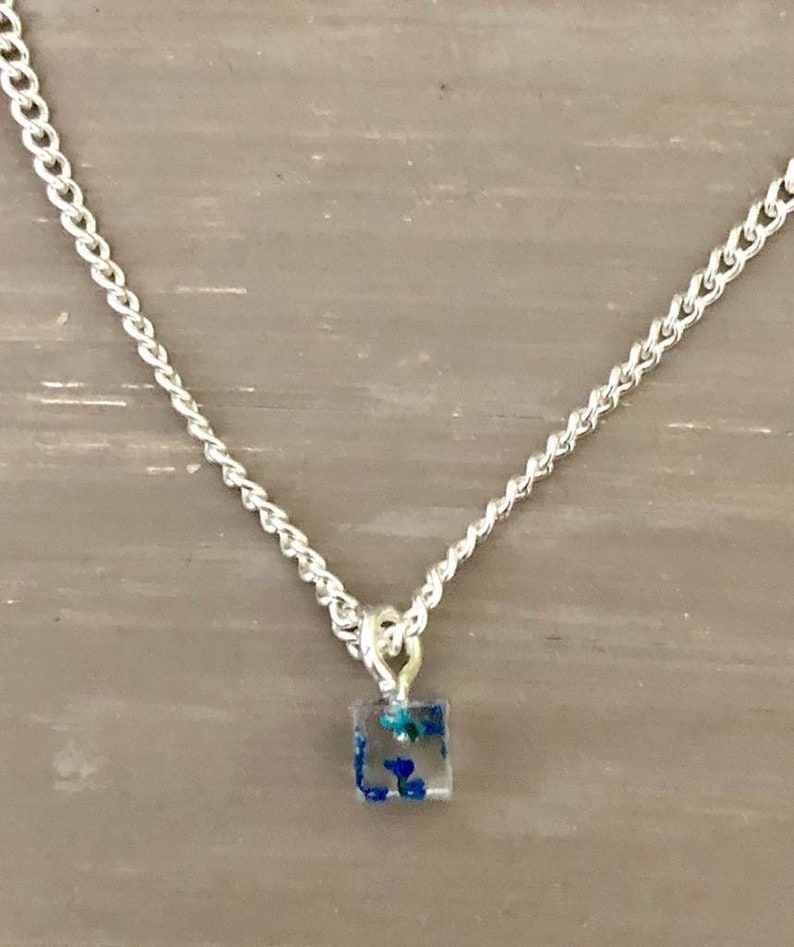 Elegant Tiny Flower Necklace Cute Silver Chain Aqua Cube Tiny Dried Flowers Simple Best Friend Gift Idea Light Dark Blue