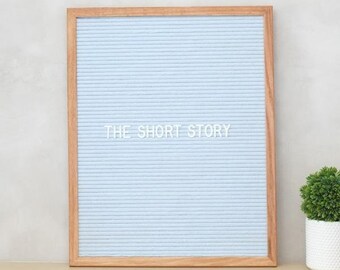 16 "x 20" Filz Brief Board | DIE SHORT STORY - Blaue Eiche | Hellblau Erbe, natürliche Eiche Holzrahmen | Message Board mit 252 Zeichen